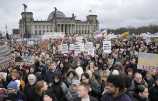 In Berlin, 150,000 people march against the far right