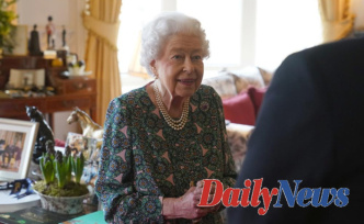 Queen Elizabeth II tested positive for COVID; mild symptoms