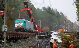 Crashed locomotive recovered: Hanover-Berlin railway line free again earlier