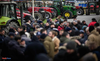 Farmers' demonstrations: second night of blocking of the A64, Marc Fesneau expected on a farm in Cher