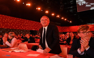 François Bayrou re-elected without suspense as president of the MoDem