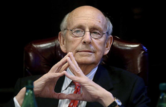 AP sources: Justice Breyer will retire; Biden will fill the vacancy