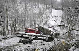 Bridge collapses and a city bus is thrown into the ravine of Pittsburgh
