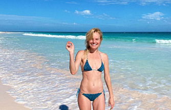 Kate Bosworth Looks Straight From 'Blue Crush,' In Little Blue Bikini