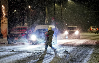 Northeast US snowstorms and thunderstorms brought on by winter storm