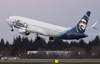 Alaska Airlines cancels many flights because pilots picket