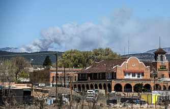 Fires ravage Southwest, New Mexico's Season 'dangerously Early'