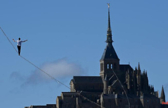 2.2 kilometers at a height of 100 meters: French high wire artist breaks world record