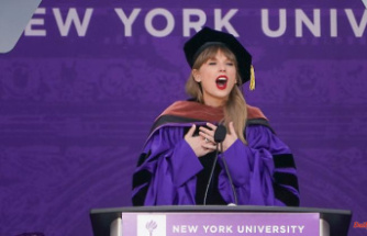 'Effortlessness is a Myth': Taylor Swift Receives Honorary Doctorate