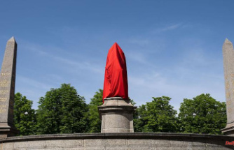 Baden-Württemberg: Kirchentag: monument of Kaiser Wilhelm I. covered with a cloth