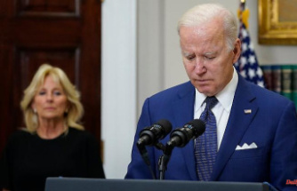 Stricter laws called for: Biden after school massacre: "I'm fed up"