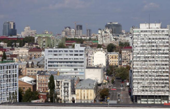 Fire in residential complex: Explosions shake downtown Kyiv