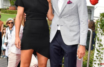 North Rhine-Westphalia: Soccer star Müller with his wife at the opening of the CHIO