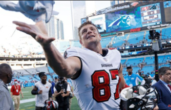 Mike Evans: Rob Gronkowski is a great actor, but I feel like he's finished.