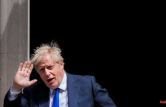 Prime Minister throws out Minister of Construction: Johnson is desperately clinging to power