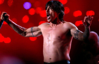 Red Hot Chili Peppers cancel Glasgow concert due to illness