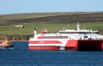 Evacuating passengers from a Pentland Firth grounded ferry