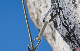 Rock comes loose: climber falls in Saxony and dies