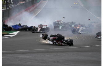 Video / Formula 1. British GP: The race was stopped on the first lap following a major crash