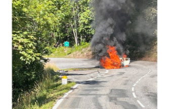 Savoy. La Plagne: A car is burning on the road to the resort