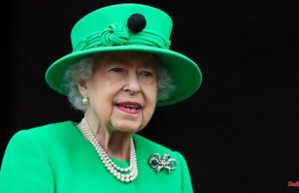 "A bitter disappointment": Queen has to cancel the ceremony