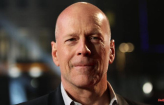Living in Hollywood retirement: Bruce Willis plays harmonica instead of moping
