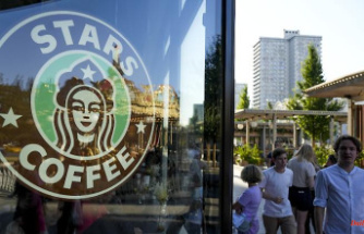 Rapper continues "Stars Coffee": Starbucks successor opens cafes in Russia