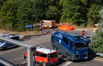 After explosion: further fight against fire in Grunewald - Autobahn before opening