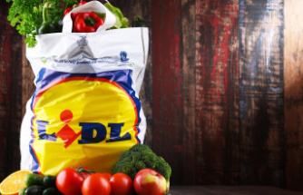 Good idea, bad implementation? : Lidl introduces new "rescuer bag" with "less perfect" fruit - but customers report "rotten goods"