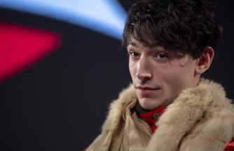 Alcohol stolen: Ezra Miller charged with burglary
