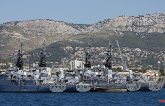 100 firefighters in action: hours of smoldering fire on nuclear submarine in Toulon