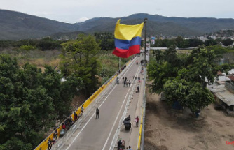 "A historic day": Venezuela and Colombia open borders