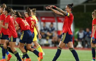 Footballers against coaches: Spain's top star sticks with the "rebels"