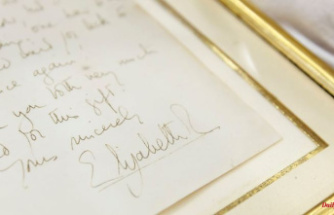 Private letter auctioned: Queen's letter fetches more than 8,000 euros