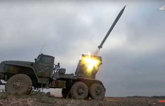 Nuclear warheads previously removed: London: Russians fire guns without ammo