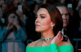 Around the neck instead of on the forehead: Princess Kate wears Princess Diana's necklace