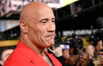"Survivalist": His mother's car accident shocked "The Rock"