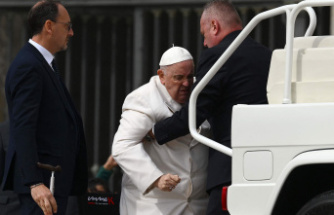 Vatican Pope Francis, admitted to hospital for "heart problems"