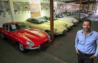 Classic Car Dealers Vs. Private Sellers - Which is Right for You?