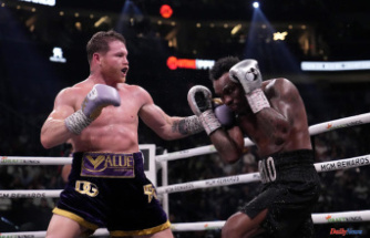 Boxing: Saul “Canelo” Alvarez defeats Jermell Charlo to retain super middleweight world titles