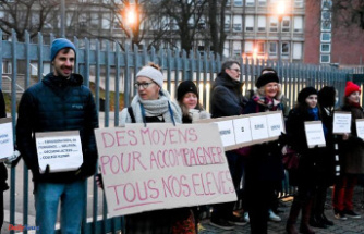 In Strasbourg, teachers mobilized in front of a college after death threats against a professor