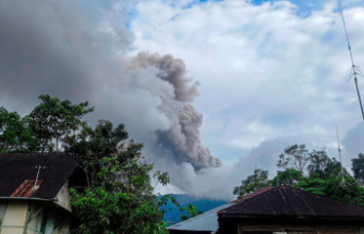 Indonesia: eleven hikers found dead and twelve missing after volcano erupts
