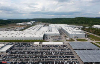 In the United States, Volkswagen employees vote to form a UAW union in Tennessee