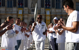 Paris 2024: the Olympic flame begins its journey from Greece to Paris