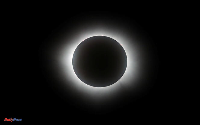 Total solar eclipse in North America: millions of people observe the phenomenon