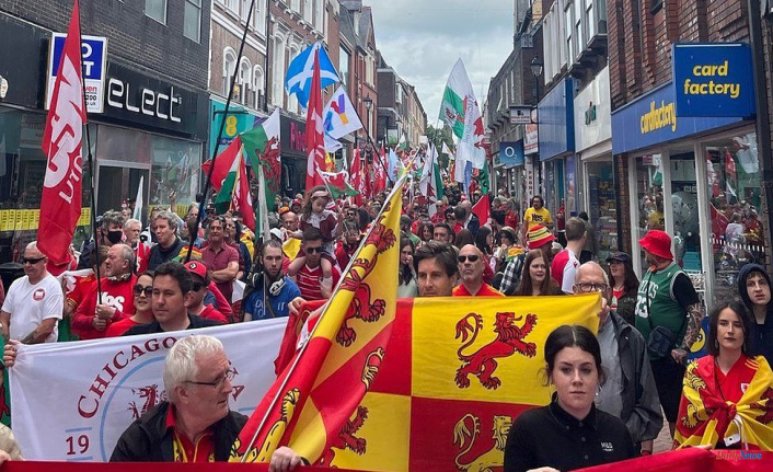 Welsh independence: Tausende march through Wrexham