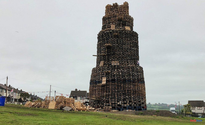 John Steele is named as the man who died in fall after the Larne bonfire.