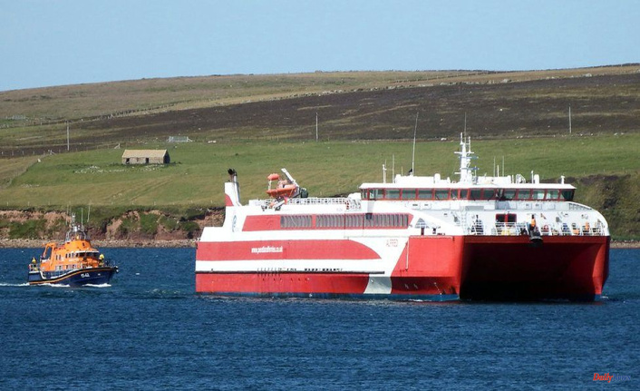 Evacuating passengers from a Pentland Firth grounded ferry